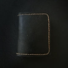 Load image into Gallery viewer, Celtic Leather classic EDC wallet (black leather with olive canvas liner)