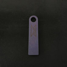 Load image into Gallery viewer, 3LD Titanium pocket pry bar (no designated cap lifter, purple stonewashed anodizing)